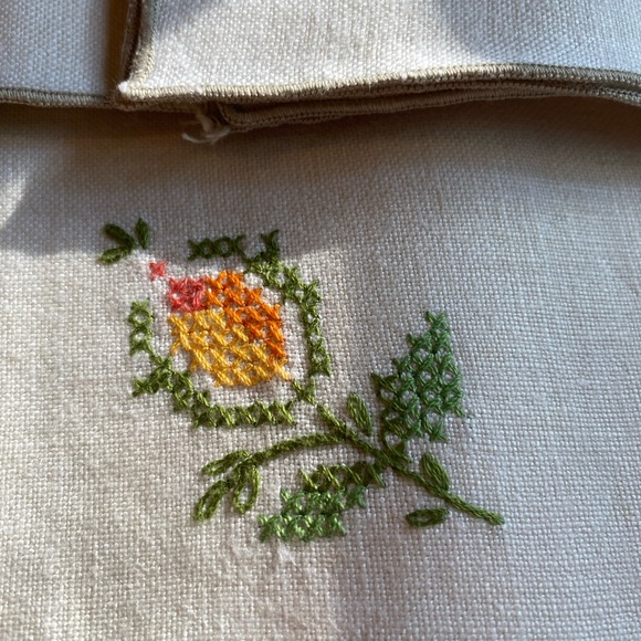 4 x Vintage Embroidered  Linen Napkins - Picture 2 of 6